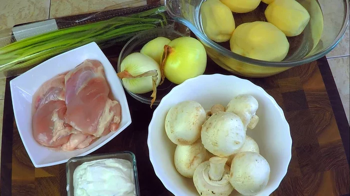 Куриное жаркое в горшочках с грибами и картофелем Жаркое, Курица, Курица в горшочках, Еда, С дедом за обедом, Кулинария, Видео, Длиннопост, Рецепт, Видео рецепт