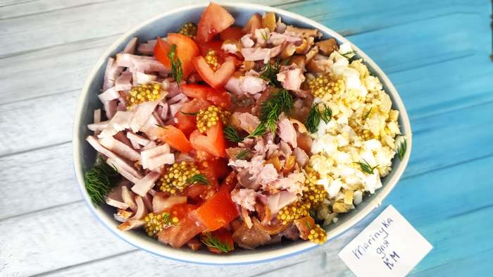 Салат с копченой курицей, яйцом и грудинкой Рецепт, Салат, Видео рецепт, Видео, Длиннопост