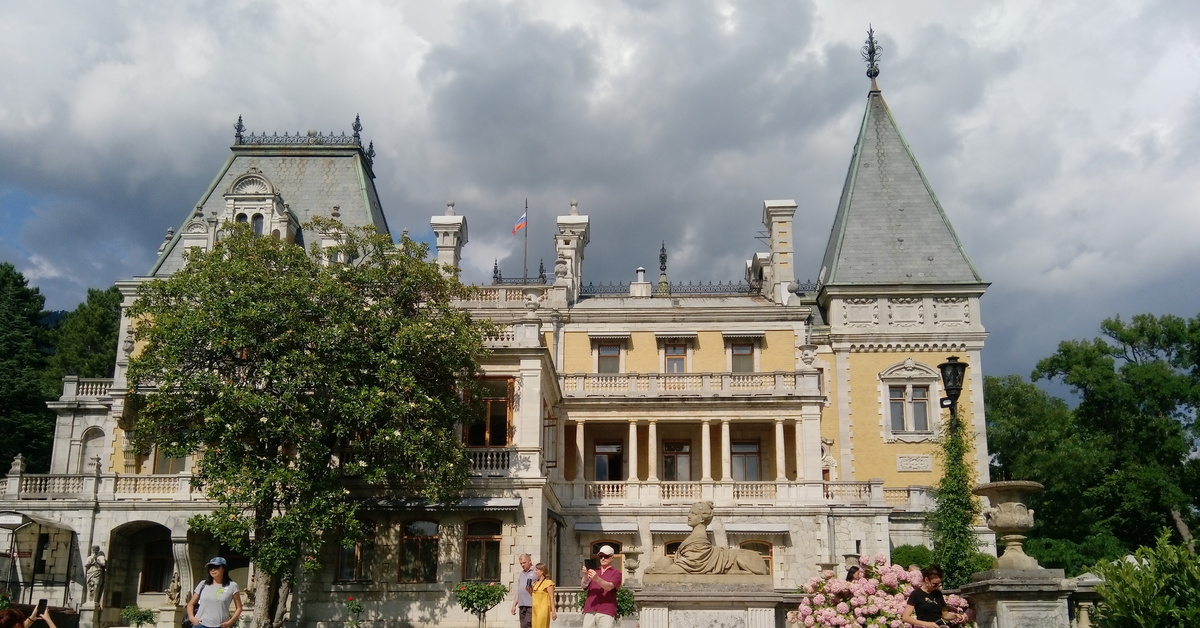 Массандровский дворец архитектор. Массандровский дворец ялта. Массандровский дворец императора. Массандровский дворец ялта. Массандровский дворец императора.