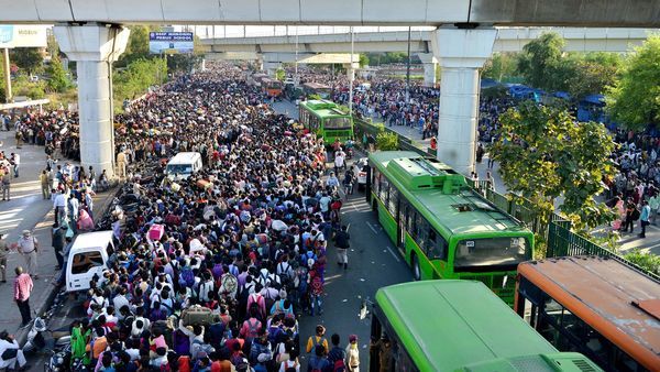 Yesterday in New Delhi - India, New Delhi, Crowd, Coronavirus, Mess, Video