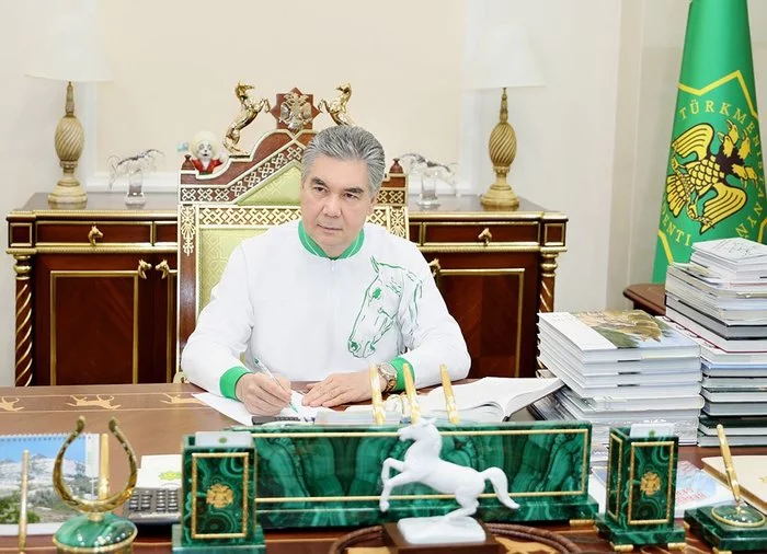 Attention task: how many horses are there in this photo of Berdymukhammedov? - Colonelcassad, Horses, Turkmenistan, Gurbanguly Berdimuhamedov, Lord of the Worlds