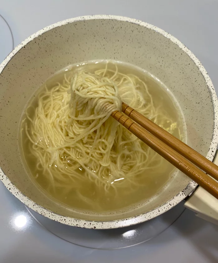 Doshiracology. Doshik with pork bone broth. Nissin Raoh Pork bone soup - My, Doshirakology, Noodles, Food Review, Doshirak, Japanese food, Longpost