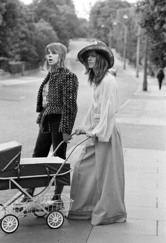 David Bowie with his wife Angie and son, June 1971 - David Bowie, Historyporn