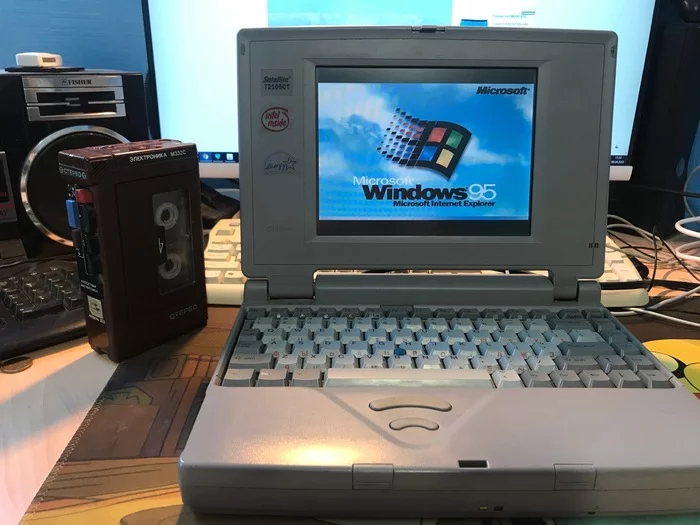 Retro laptop for real businessmen 1995 - My, Notebook, Retro Games, Retro, Computer, Computer games, Doom, 90th, Video, Longpost