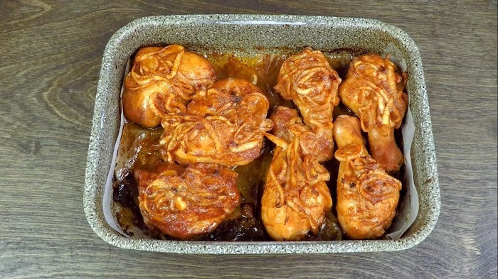 курица в соевом соусе с медом и кунжутом в духовке. 1586537434155344003. курица в соевом соусе с медом и кунжутом в духовке фото. курица в соевом соусе с медом и кунжутом в духовке-1586537434155344003. картинка курица в соевом соусе с медом и кунжутом в духовке. картинка 1586537434155344003. Когда исчерпан весь кулинарный арсенал, а удивить семью и друзей хочется, именно тогда стоит обратиться к кухням других народов. Интересные на вкус блюда готовят китайцы, причём для многих из них нужны самые обыкновенные продукты. Яркий пример – курица с медом и кунжутом. Рецепт первый – особенный, с ним справится даже ребёнок, постигающий азы кулинарного искусства.