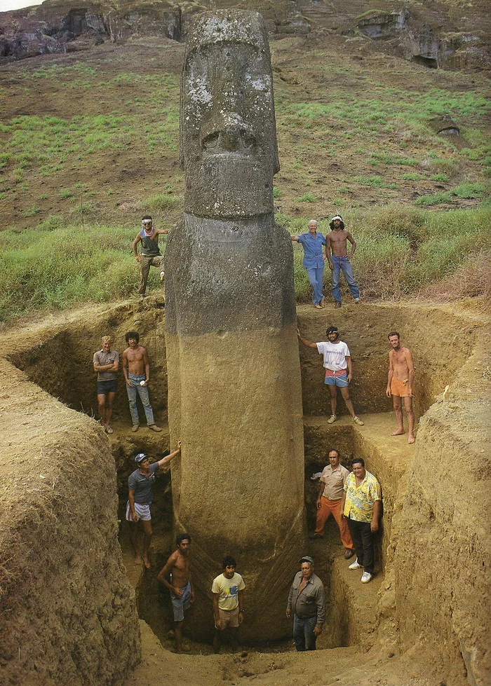 Easter Island stone heads have hidden torsos - Moai, Body, Sculpture, Buried, Easter Island, The photo