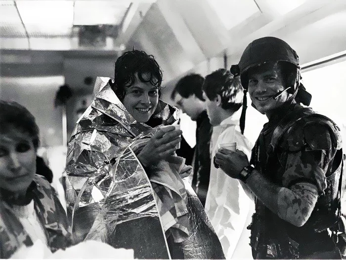 Break while fighting aliens - Strangers, Sigourney Weaver, Bill Paxton, Actors and actresses, Alien movie