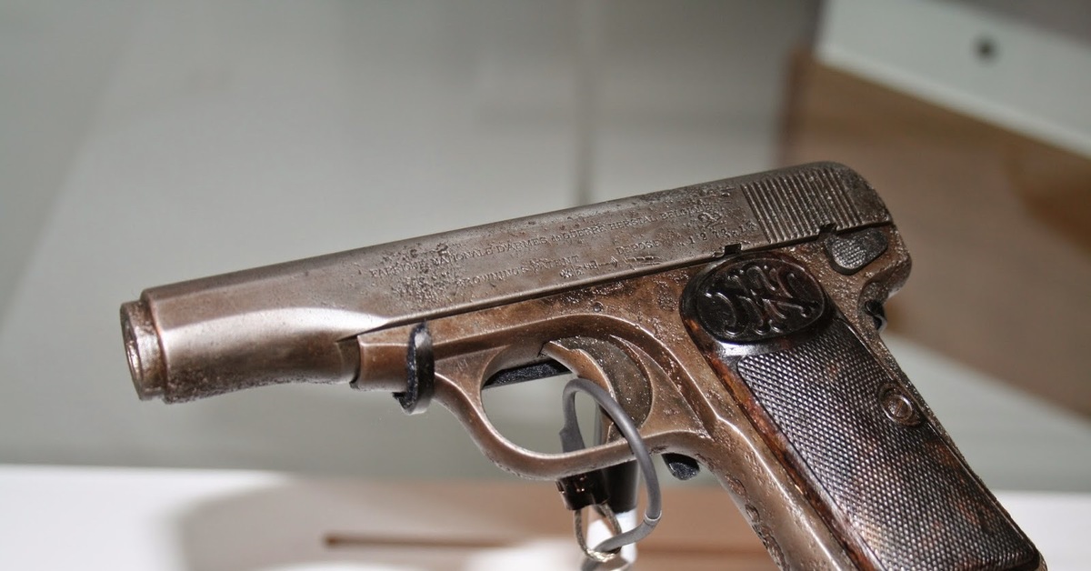 Первые пистолеты. Browning m1910. FN-Browning m1910 Гаврило принципа. Револьвер из которого убили Франца Фердинанда. Browning m1910, 19074.