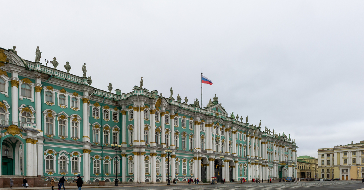 Эрмитаж отзывы. Зимний дворец Санкт-Петербург 2021. Эрмитаж Санкт-Петербург 1925. Зимний дворец 2020. Эрмитаж 2000 год.