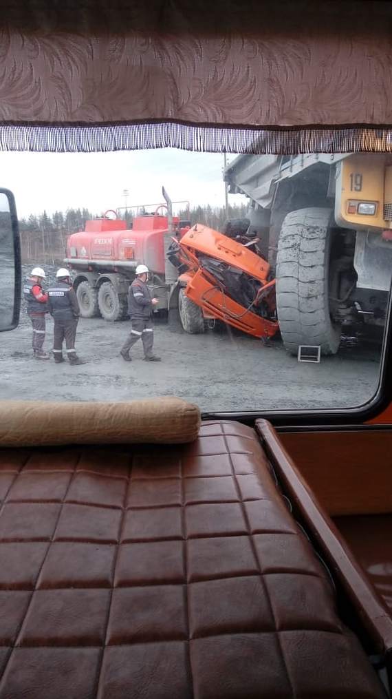 How the big one offended the little one - Crash, BelAZ, Longpost, Kamaz