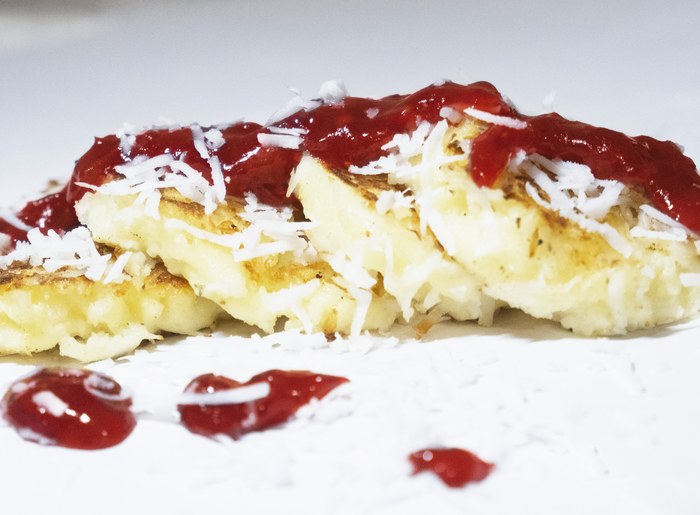 Более 20 ньоков из манки с кокосом под клюквенным соусов сего за 118 рублей!