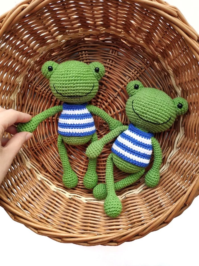 Knitted frogs - My, Knitting, Amigurumi, Needlework without process, Frogs, Knitted toys, Self-isolation, Handmade