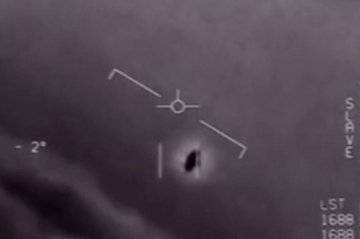 UFO exists! The Pentagon has officially published US Navy recordings in which we can observe mysterious objects - UFO, Pentagon, Sensation, Ren TV