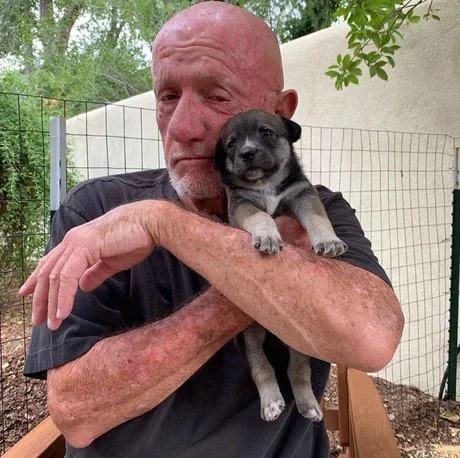 No half measures - just hugs! - Jonathan Banks, Breaking Bad, Actors and actresses, Puppies, Dog, Hugs