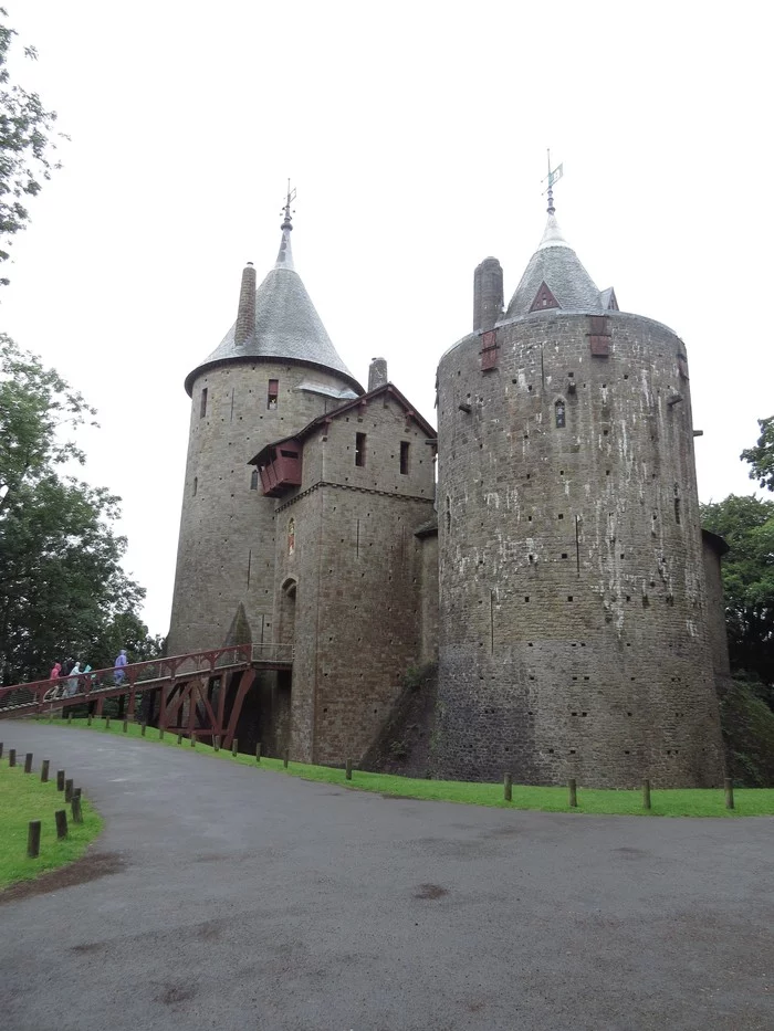 Red Castle in Cardiff - the personification of the Gothic style of the Victorian era - My, Red Castle, Lock, Architecture, Story, Travels, Wales, Great Britain, Longpost