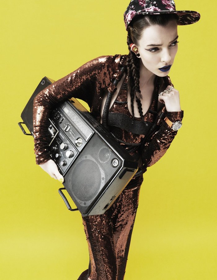 Девушка и саньо