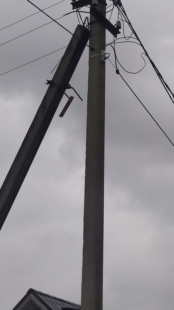 Крепёж укосины столба на дачном участке | Пикабу