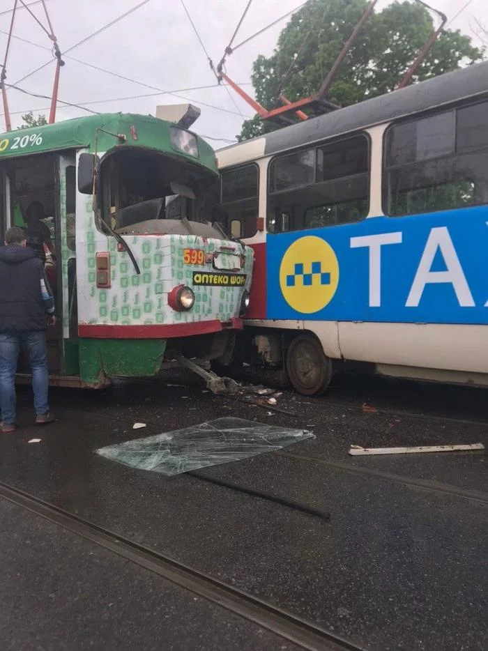 You have to give way to the tram... what if it’s another tram?) - Tram, Crash, Kharkov, Ukraine, Negative, Longpost