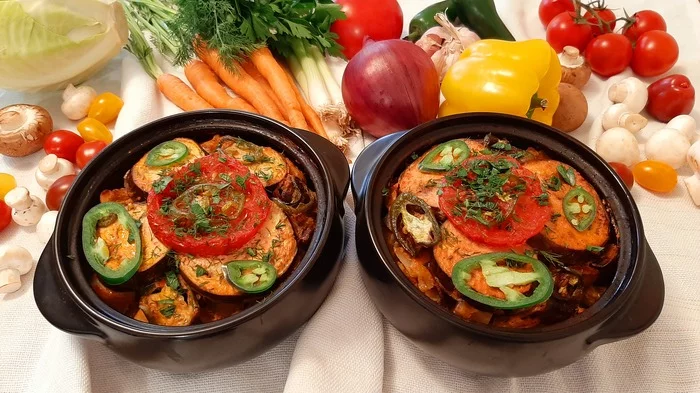 Vegetables with Chicken Baked in Pots - My, Food, Cooking, Recipe, Video recipe, Hen, Vegetables, Dishes in pots, Video, Longpost, In the oven