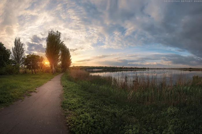 Moments to dusk) - My, The photo, Landscape, Sunset, Golden hour, May, Reservoir, dust