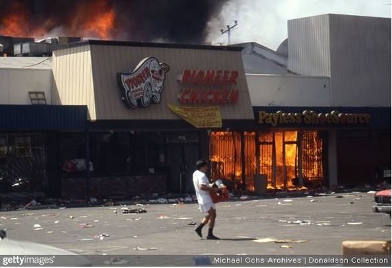 Горячая точка: в 1992 году Лос-Анжелес пережил самый разрушительный бунт в истории США США, Расизм, Лос-Анджелес, Длиннопост Горячая точка: в 1992 году Лос-Анжелес пережил самый разрушительный бунт в истории США США, Расизм, Лос-Анджелес, Длиннопост