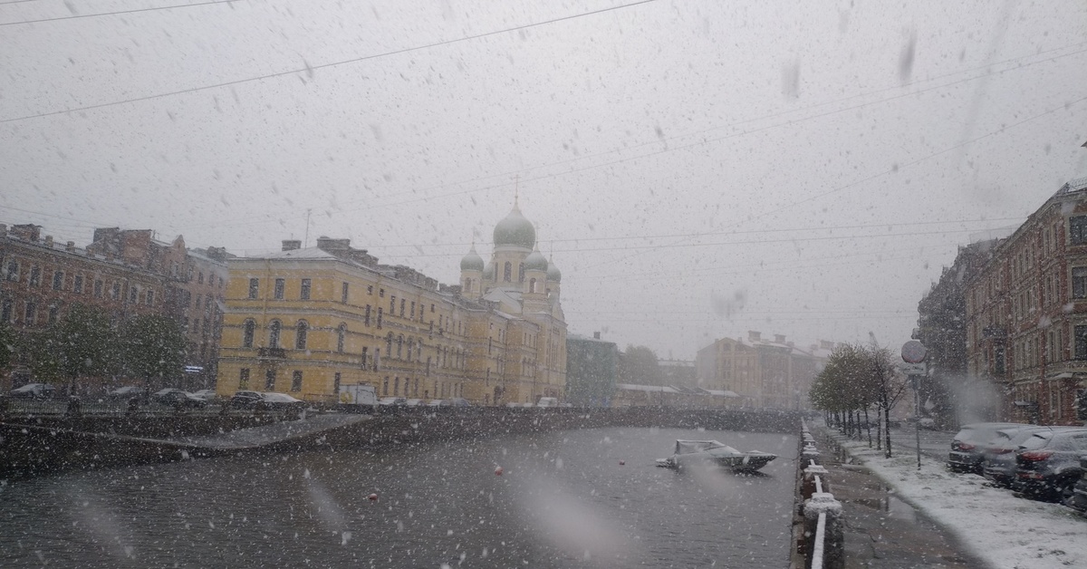 Питер сегодня погода видео. В Санкт-Петербурге выпал снег. Снег в мае в Санкт-Петербурге. Первый снег в Санкт-Петербурге. Снегопад в Санкт-Петербурге.