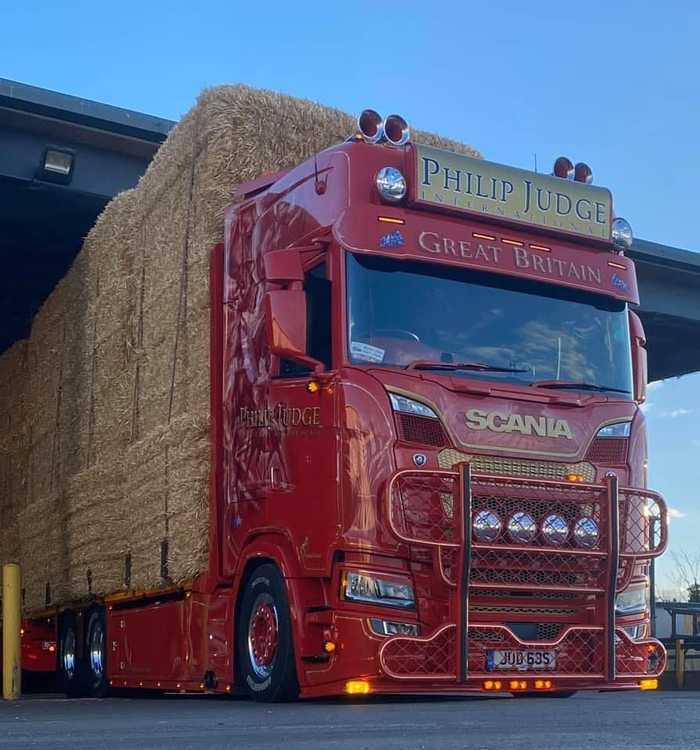 And hay can be carried with style - Hay, Truck, The photo, Wagon, Tractor, Scania