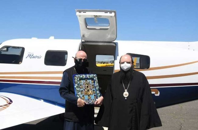 Priests of the Russian Orthodox Church held an anti-coronavirus air procession over New York - Coronavirus, New York, ROC