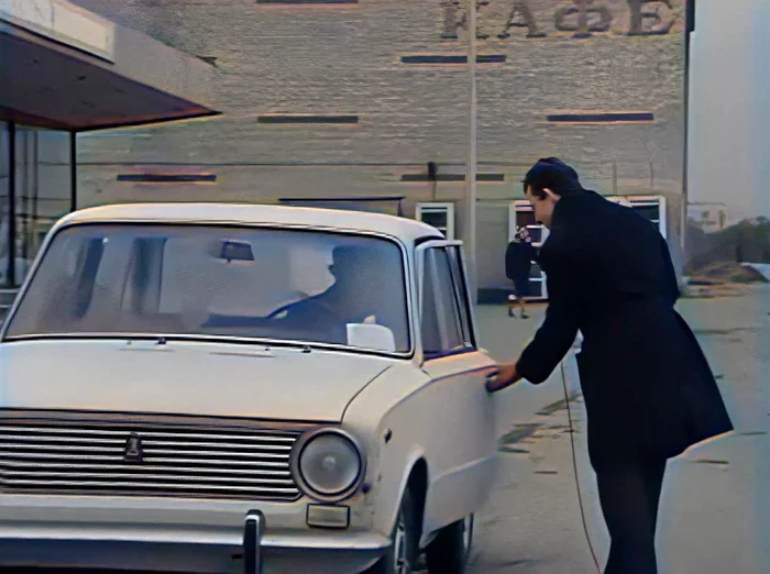 Soviet auto reviewer. The first Zhiguli cars arrived in Moscow (1970) [colorized video] - My, Car, Retro, Quality, Auto, Engineer, Interesting, Video