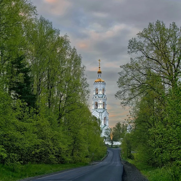 Spring dawn in the suburbs - My, Temple, sights, Подмосковье, Spring, dawn, Orthodoxy, Bell tower, The photo