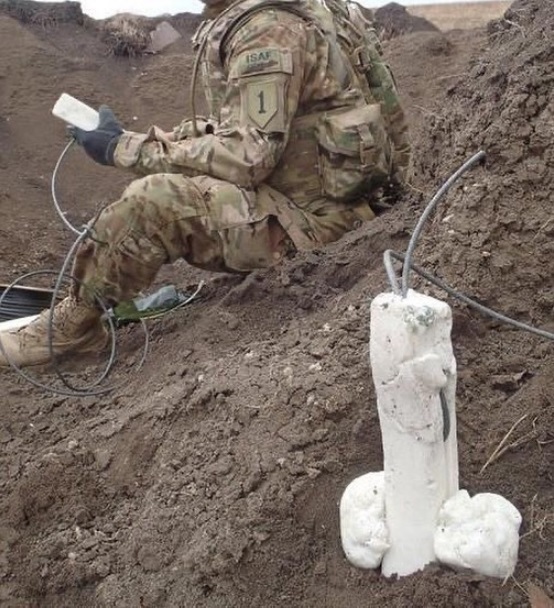 ВЗРЫВАЙ ЕГО К Х...