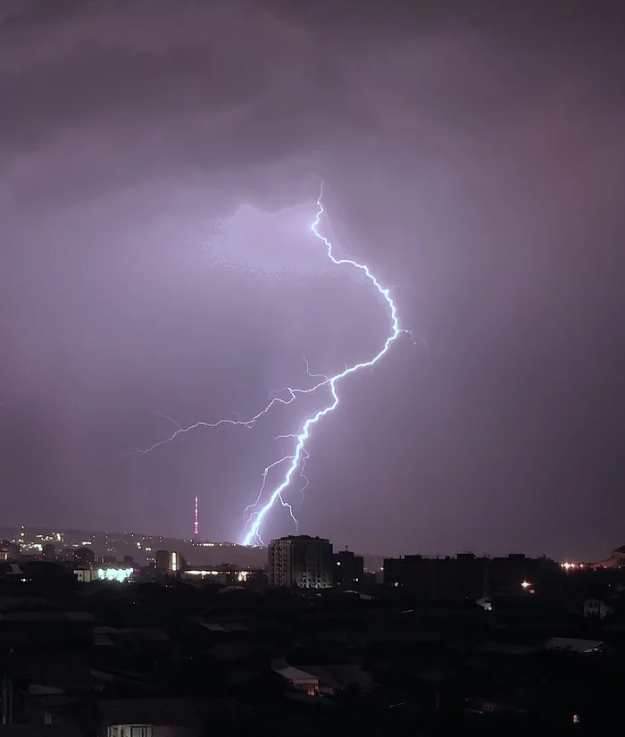 There was a thunderstorm at night, I took a photo of some lightning, part 2 - My, The photo, Mobile photography, Lightning, Thunderstorm, Night, Longpost