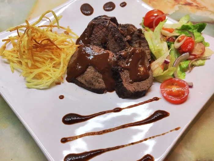 Reindeer Shoulder with French Fries, Grilled Pepper Salad with Red Wine and Dark Chocolate Sauce - My, Kitchen, Meat, Dinner, Game, Restaurants and cafes, Recipe, Deer, Longpost, Cooking, Deer, A restaurant