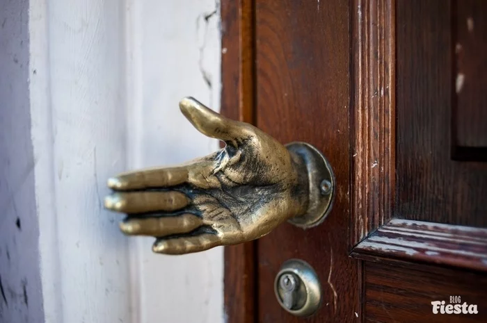 A door that can't be opened - My, Humor, Virus, Saint Petersburg, Coronavirus, Funny, Antiseptic, Gloves