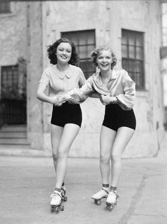 On rollerskates - Girls, Retro, Abroad, Rollers