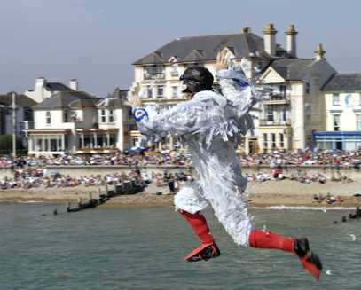 Look how I can do it!!! - Humor, Birds, The festival, Icarus, England, Longpost