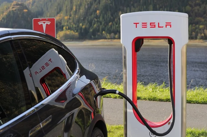 Tesla plans to build 4,000 new charging stations in China in 2020. News in a few lines - news, Tesla, China, Economy