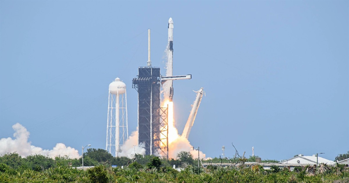 Почему отменили запуск ракеты сегодня. Ракета SPACEX Crew Dragon. Крю драгон космический корабль. Ракета Элона маска Falcon 9.