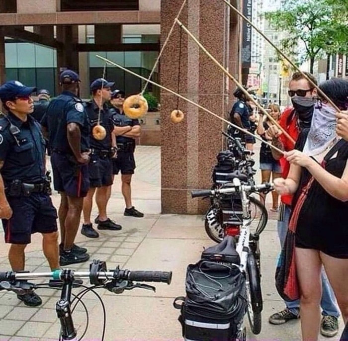 Ловись рыбка большая и маленькая