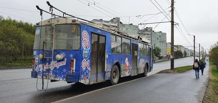 2020 сломался, ждем следующий... - Моё, 2020, Мурманск, Троллейбус, Фотография