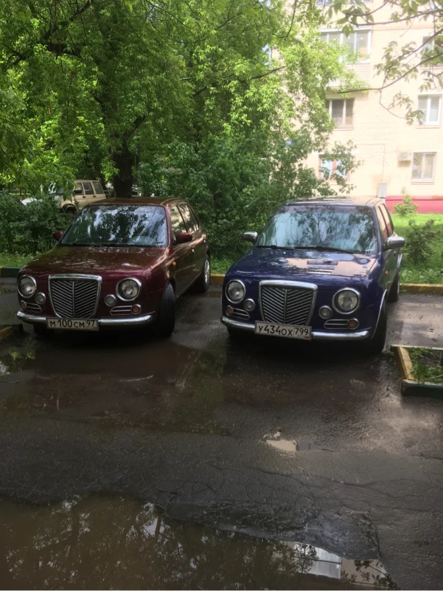 Two kids in the yard - Auto, Car, Nissan