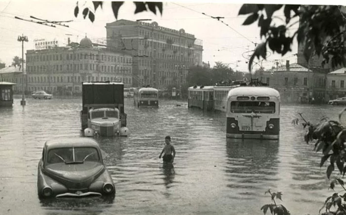 Flood, Moscow, 1965 - Moscow, Retro, Black and white photo, Потоп, 1965, Longpost