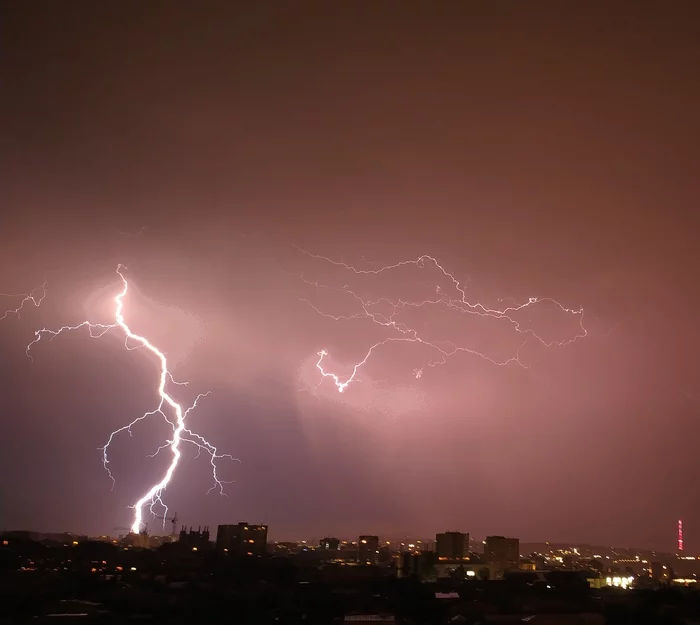 Took some photos of lightning tonight - My, The photo, Mobile photography, Lightning, Night, Thunderstorm, Longpost