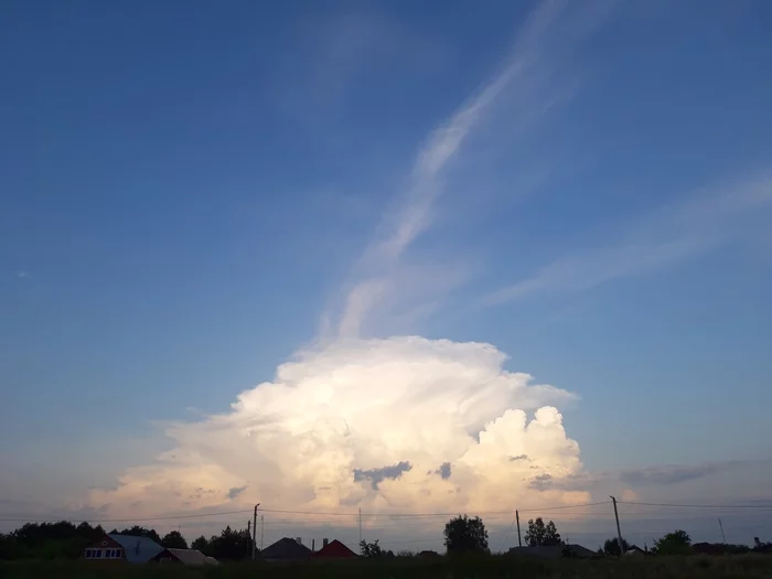 nuclear mushroom - My, Mobile photography, Photo on sneaker, Clouds