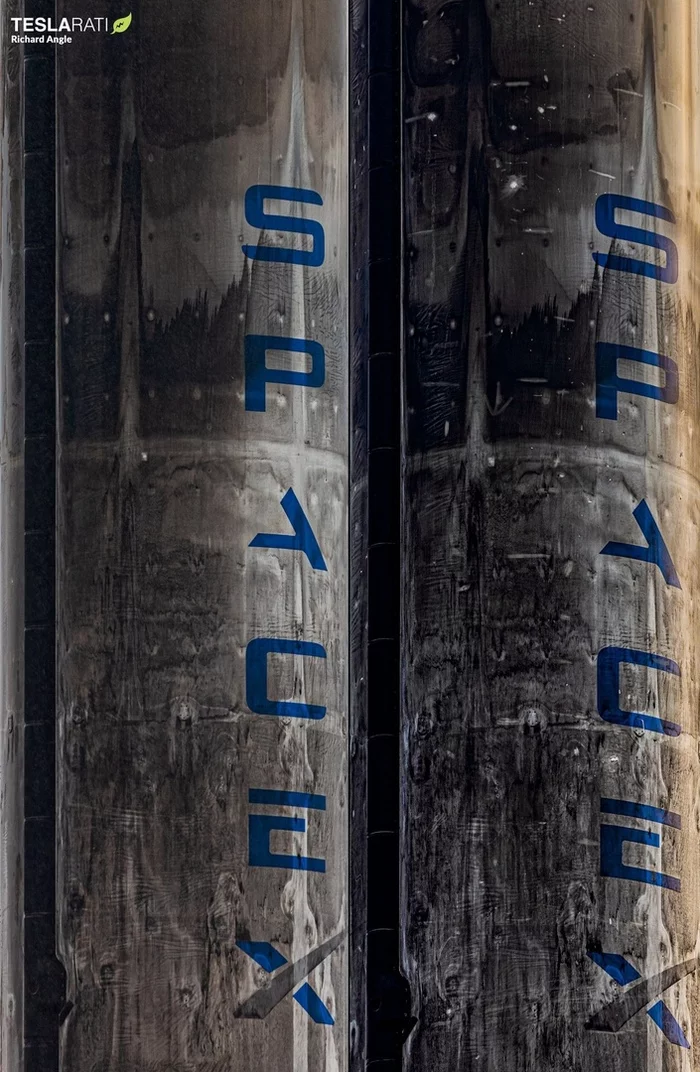 How black do the Falcon 9 stages become from flight to flight? - Spacex, Falcon 9, Step, Space, Comparison, Longpost
