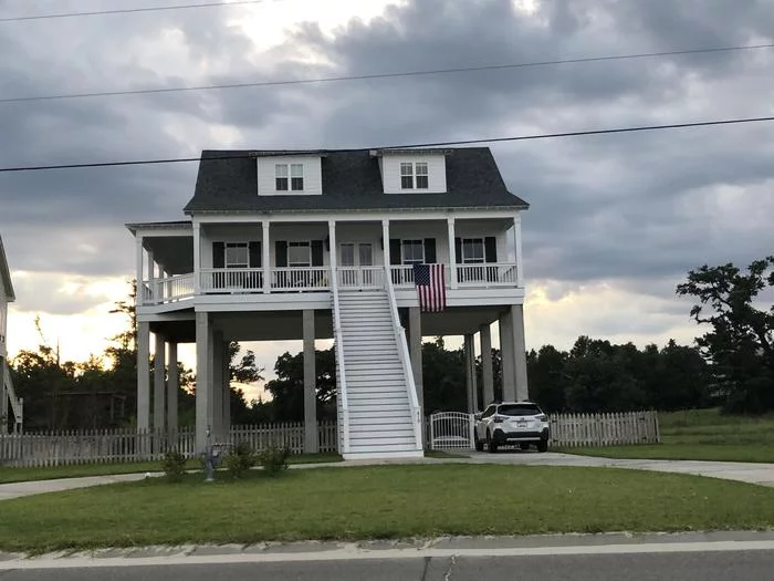 Unusual architectural solution - House, Stairs, Architecture, First floor, USA, Auto