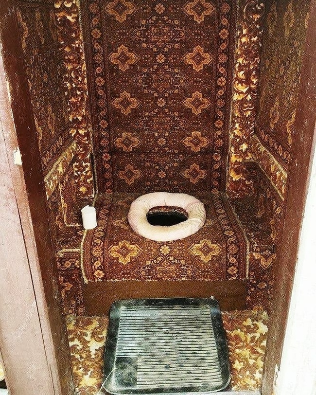 Throne - Throne, Luxury, In contact with, Carpet, Toilet