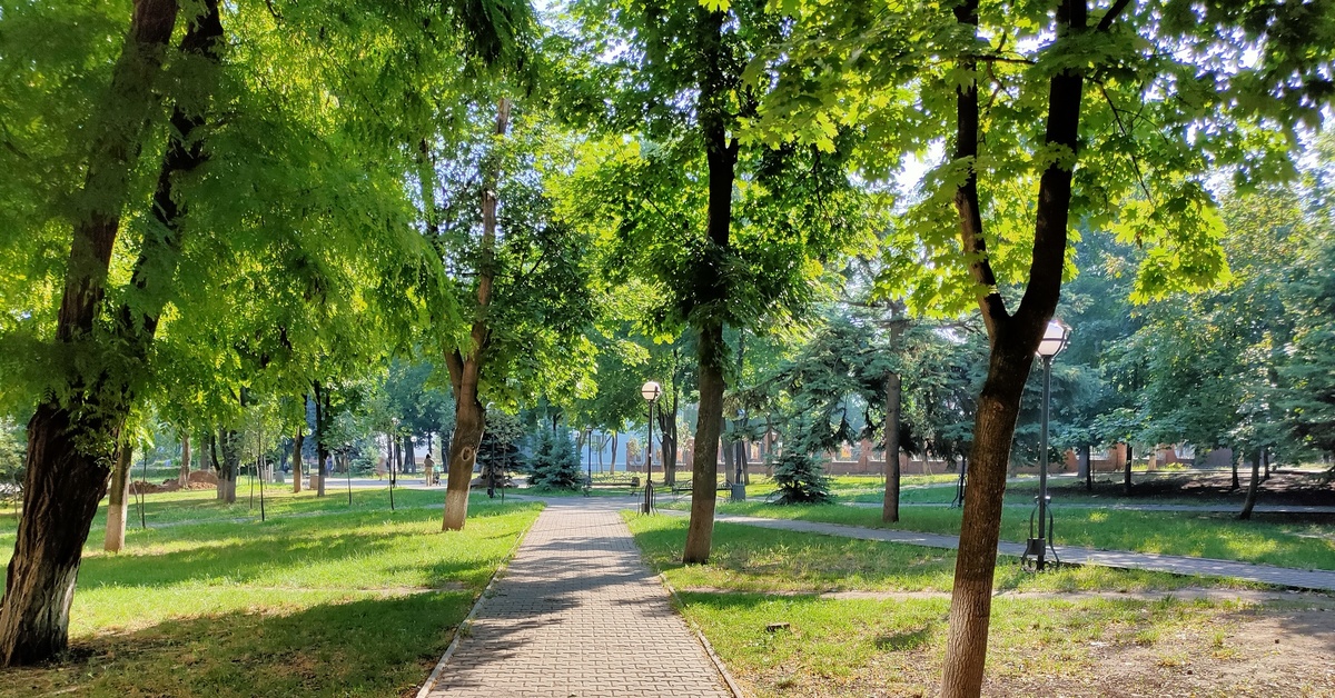 Сквер фото. Городской сквер. Маленькие скверики. Доброе утро город сквер лето.