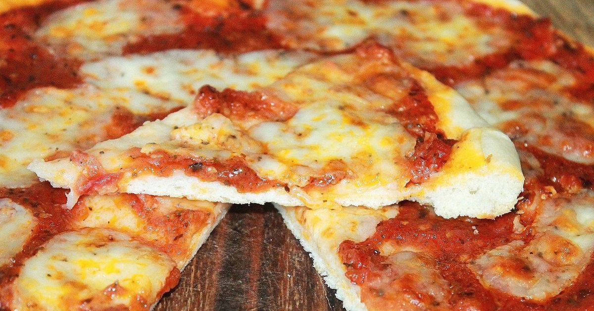 Пицца рецепт простой и вкусный в духовке. Приготовление домашней пиццы. Обычная пицца.