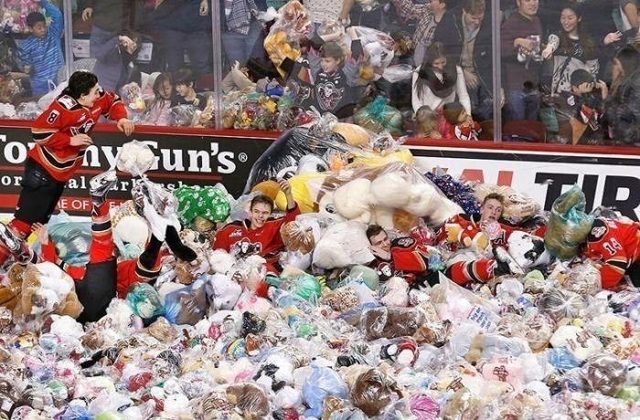 Ice toys. Tradition in Canada - Toys, Ice, Canada, Hockey, Traditions